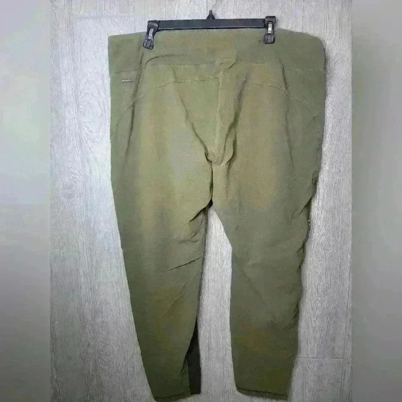 Columbia stretchy pants size 2X army green. Thicker material than leggings. - Picture 3 of 6